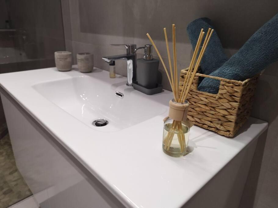 Floral 1 - Ground Floor With Courtyard And Private Parking! Athens