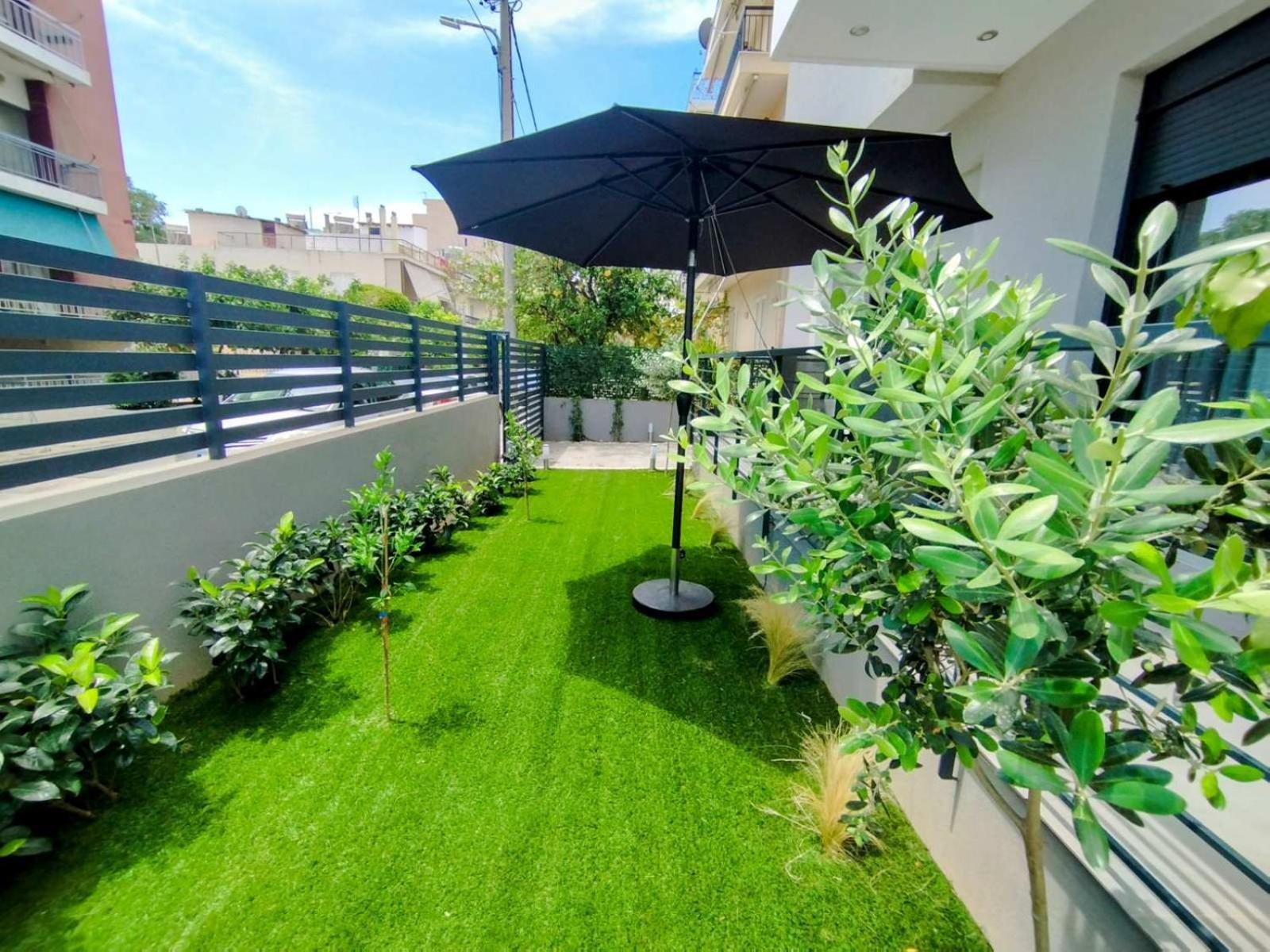 Floral 1 - Ground Floor With Courtyard And Private Parking! *