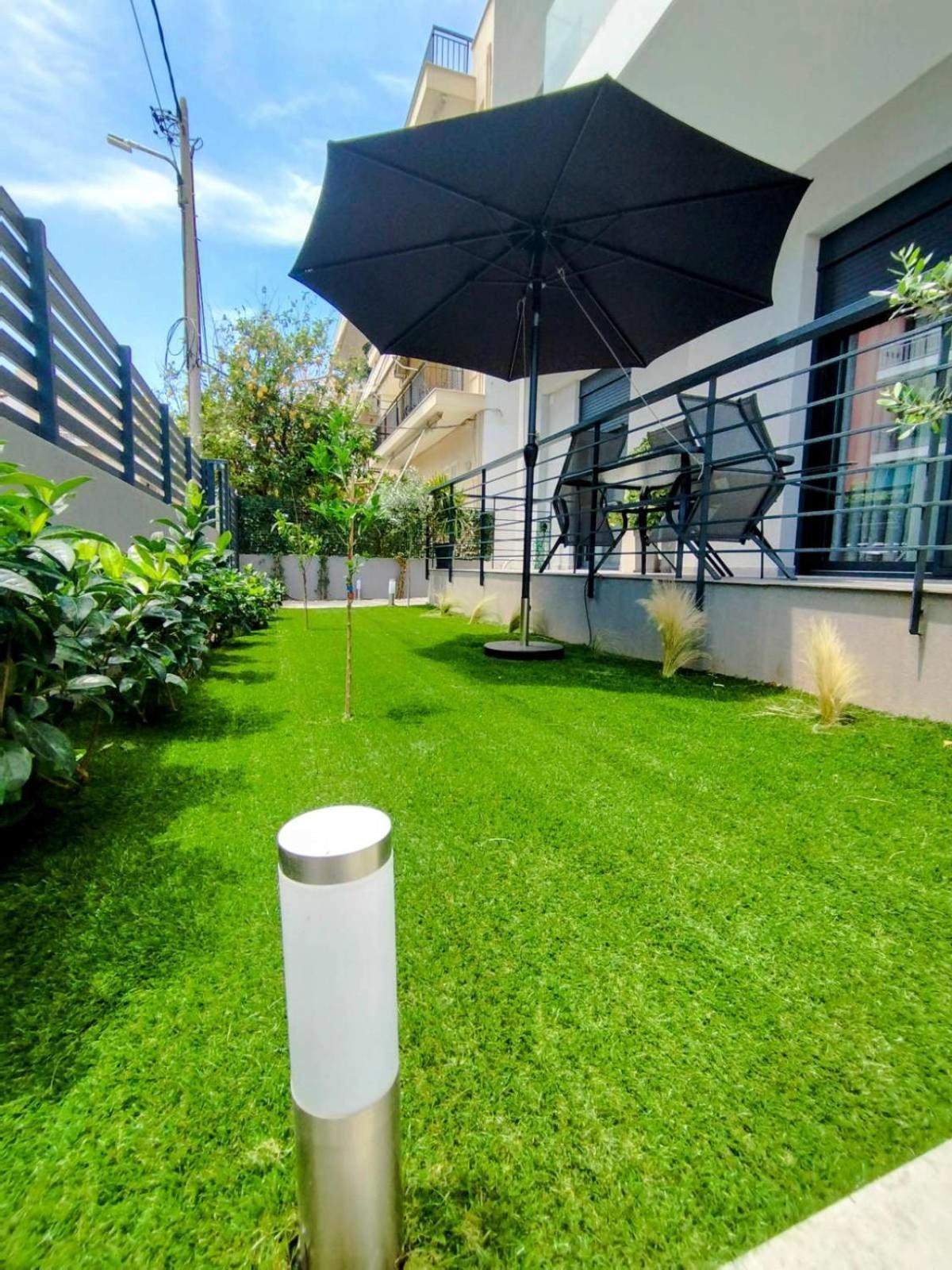 Floral 1 - Ground Floor With Courtyard And Private Parking!
