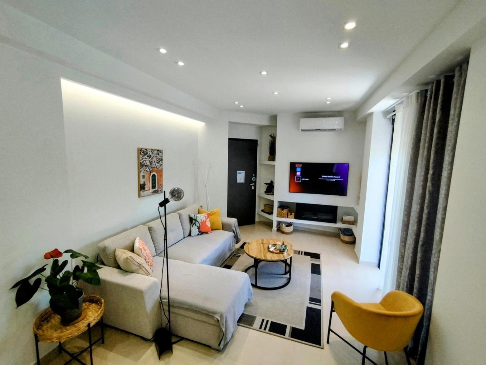 Floral 1 - Ground Floor With Courtyard And Private Parking! * Athens